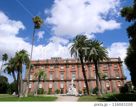 イタリア、ナポリ　カポディモンテ美術館 116083208