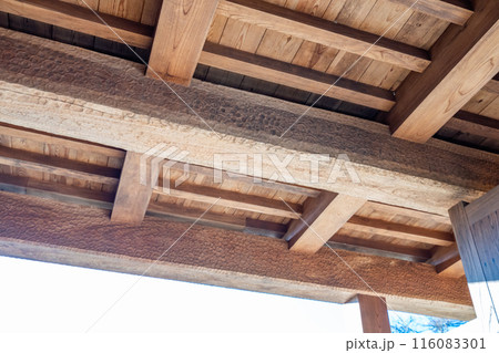 白河小峰城前御門の梁 ちょうな 釿がけの模様 名栗型 装飾文化 釿の文化 白河小峰城前御門の梁 ちょうな 釿がけの模様 名栗型 装飾文化 釿の文化 116083301