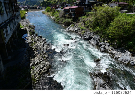 木曽福島と木曾川の流れ 116083624