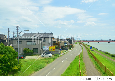 JR東日本越後線の越後赤塚駅から新潟駅までの車窓風景(2022年夏) 116084779