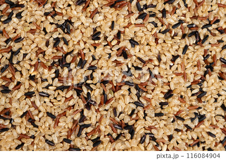 Mix of white, red and black rice, top view, close up 116084904