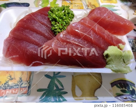 魚屋さんの新鮮なマグロ 116085408