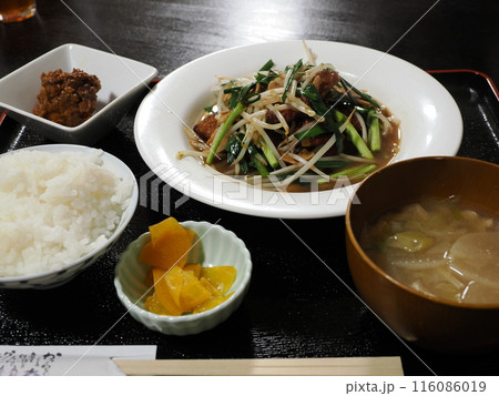 ごはん処鶴の恩返しのレバニラ炒め定食　長野県北佐久郡軽井沢町長倉 116086019