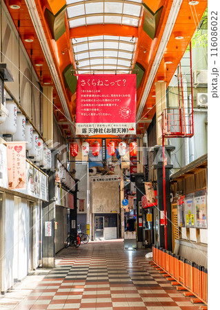 大阪市北区曾根崎二丁目　曽根崎お初天神通り商店街 116086022