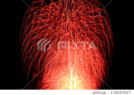 夜空を彩る　きれいな打ち上げ花火 116087627