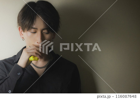 黒いシャツの男性 黒いシャツの男性 116087648