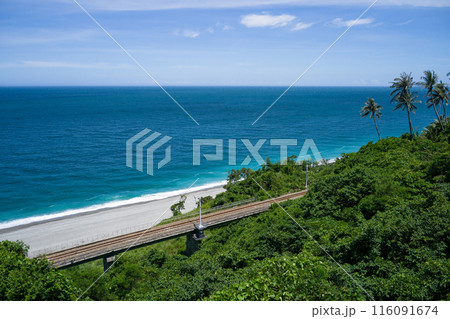 台湾の南廻線の太麻里の絶景　海沿いの線路 116091674