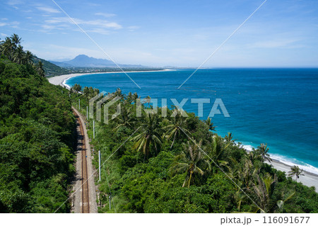 台湾の南廻線の太麻里の絶景　海沿いの線路 116091677
