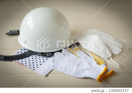 防災用ヘルメットと軍手、マスク、手拭　災害ボランティア　防災アイテム 116093257