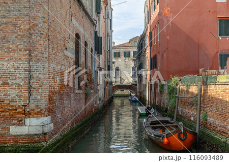 Beaufitul canal streets in Venice, Italy Beaufitul canal streets in Venice, Italy 116093489