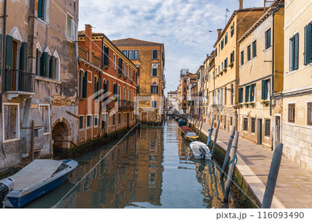 Beaufitul canal streets in Venice, Italy Beaufitul canal streets in Venice, Italy 116093490