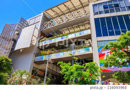 大阪府　大阪市　ミナミ　アメリカ村にある心斎橋ビッグステップ 116093968