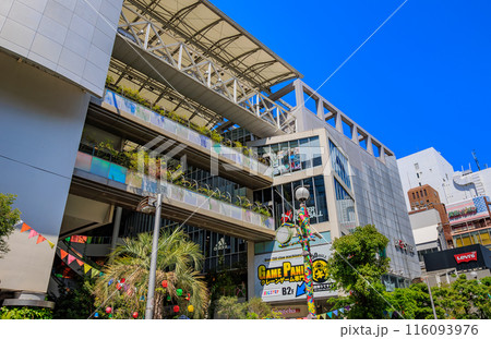 大阪府　大阪市　ミナミ　アメリカ村にある心斎橋ビッグステップ 116093976