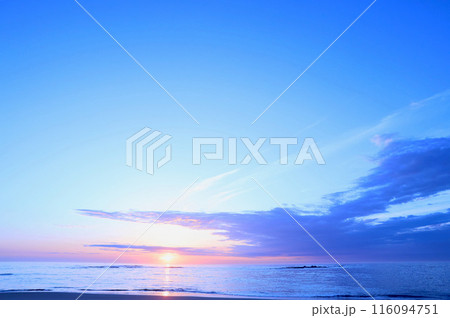 河原子海岸の朝日　茨城県 116094751