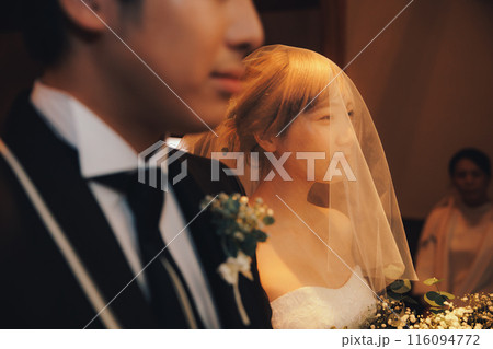 結婚式に挑む新郎新婦 結婚式に挑む新郎新婦 116094772