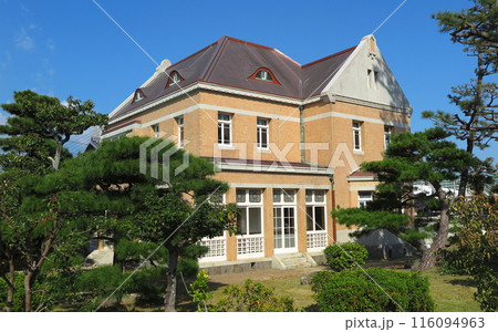 大正11年築の洋館「田尻歴史館」（大阪府泉南郡）：庭園から眺めた洋館部分 116094963