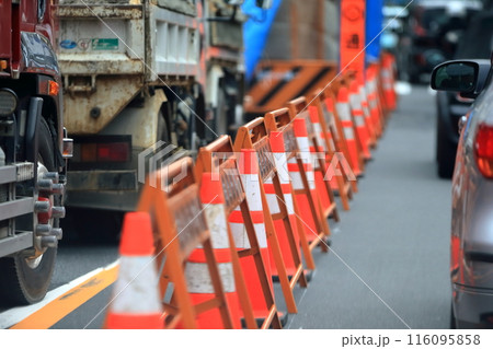 工事中の道路 工事中の道路 116095858