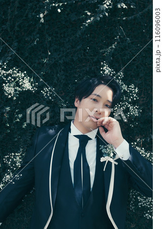 タキシードを着た新郎 タキシードを着た新郎 116096003