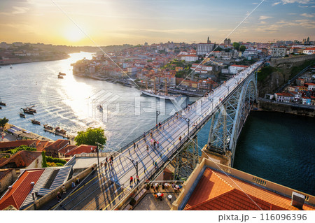 View of Porto city, Portugal, on sunset 116096396