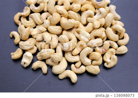 Cashew nuts on dark background. 116098073