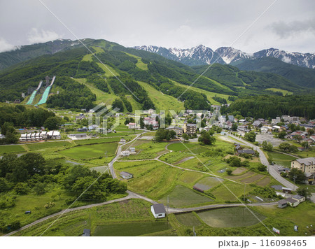 梅雨の雨間の白馬三山と八方尾根 長野県白馬村(ドローンによる空撮) 梅雨の雨間の白馬三山と八方尾根 長野県白馬村(ドローンによる空撮) 116098465
