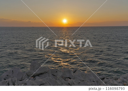 【白崎海洋公園の夕刻】 和歌山県日高郡由良町大字大引 116098793