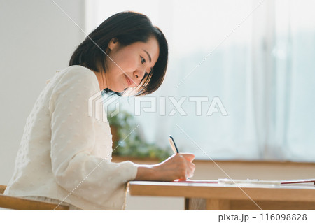 a forty-something woman 116098828