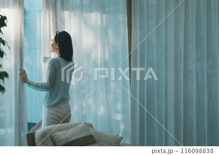 a forty-something woman 116098838