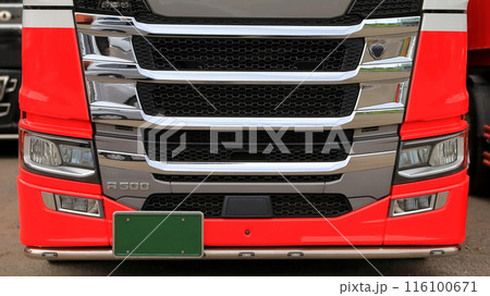 大型トラックのヘッドライト 116100671