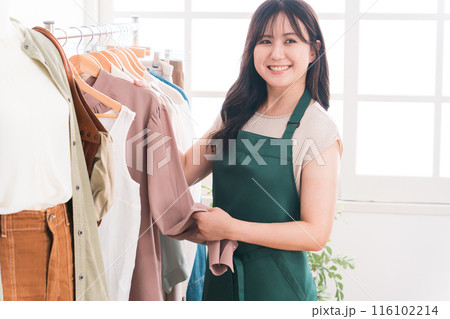アパレルショップ・洋服屋で働く販売員・販売スタッフ・ショップ店員 アパレルショップ・洋服屋で働く販売員・販売スタッフ・ショップ店員 116102214