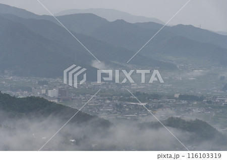 高台より望む朝の風景 116103319