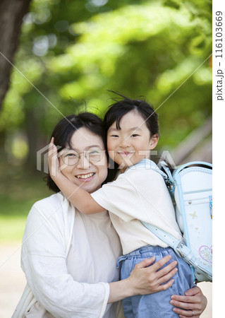 1年生、母娘のポートレイト 116103669