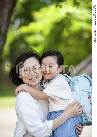 1年生、母娘のポートレイト 116103670