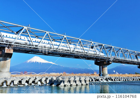 青空の富士山と新幹線 青空の富士山と新幹線 116104768