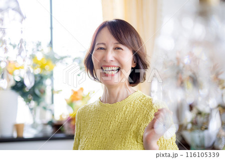 シニア　60代女性　ビューティーイメージ 116105339