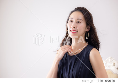 ビューティーイメージ ロングヘアーの女性のポートレート ビューティーイメージ ロングヘアーの女性のポートレート 116105616