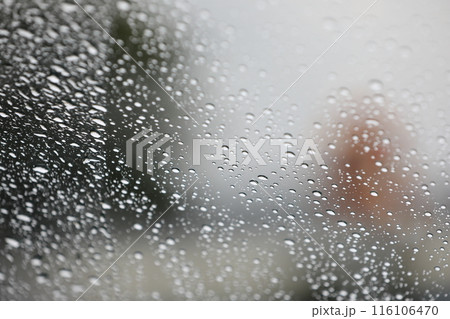 フロントガラスの水滴 116106470