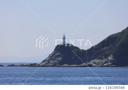 四国最西端、佐田岬灯台から九州大分の山並みを望む 116106566