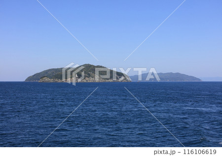 四国最西端、佐田岬灯台と旧陸軍砲台跡(その右奥が三崎港) 四国最西端、佐田岬灯台と旧陸軍砲台跡(その右奥が三崎港) 116106619