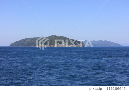 四国最西端、佐田岬灯台と旧陸軍砲台跡(その右奥が三崎港) 四国最西端、佐田岬灯台と旧陸軍砲台跡(その右奥が三崎港) 116106643