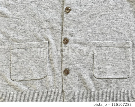 ニットカーディガンのアップ 116107282