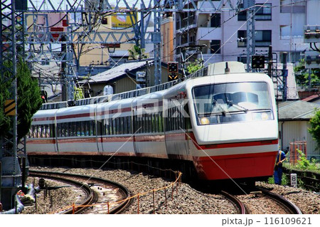 高架化に向けた線路切替区間を快走する… 特急りょうもう 116109621