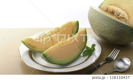 とっても甘い 夕張メロン 116110437