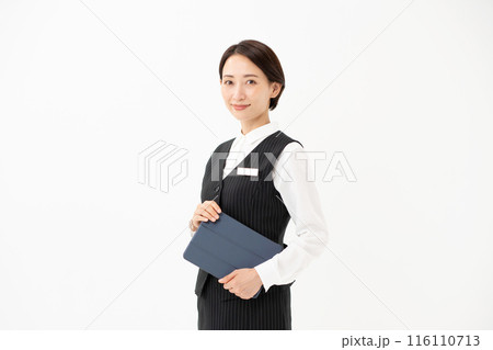 制服の女性　ビジネス　タブレット 116110713