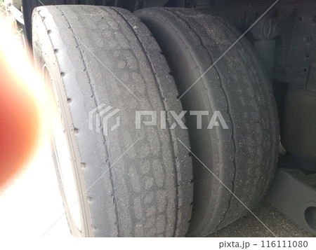 タイヤ トラック 車輪 タイヤ トラック 車輪 116111080