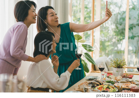 a forty-something woman 116111383