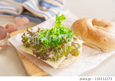 ベーグルサンド作り ベーグルサンド作り 116112273