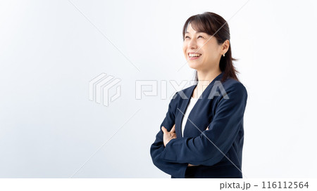 ビジネス 中高年 女性 腕組み ビジネス 中高年 女性 腕組み 116112564