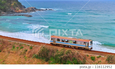 海岸線を走るキハ普通列車 海岸線を走るキハ普通列車 116112952