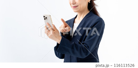 ビジネス 中高年 スマホ 女性 ビジネス 中高年 スマホ 女性 116113526